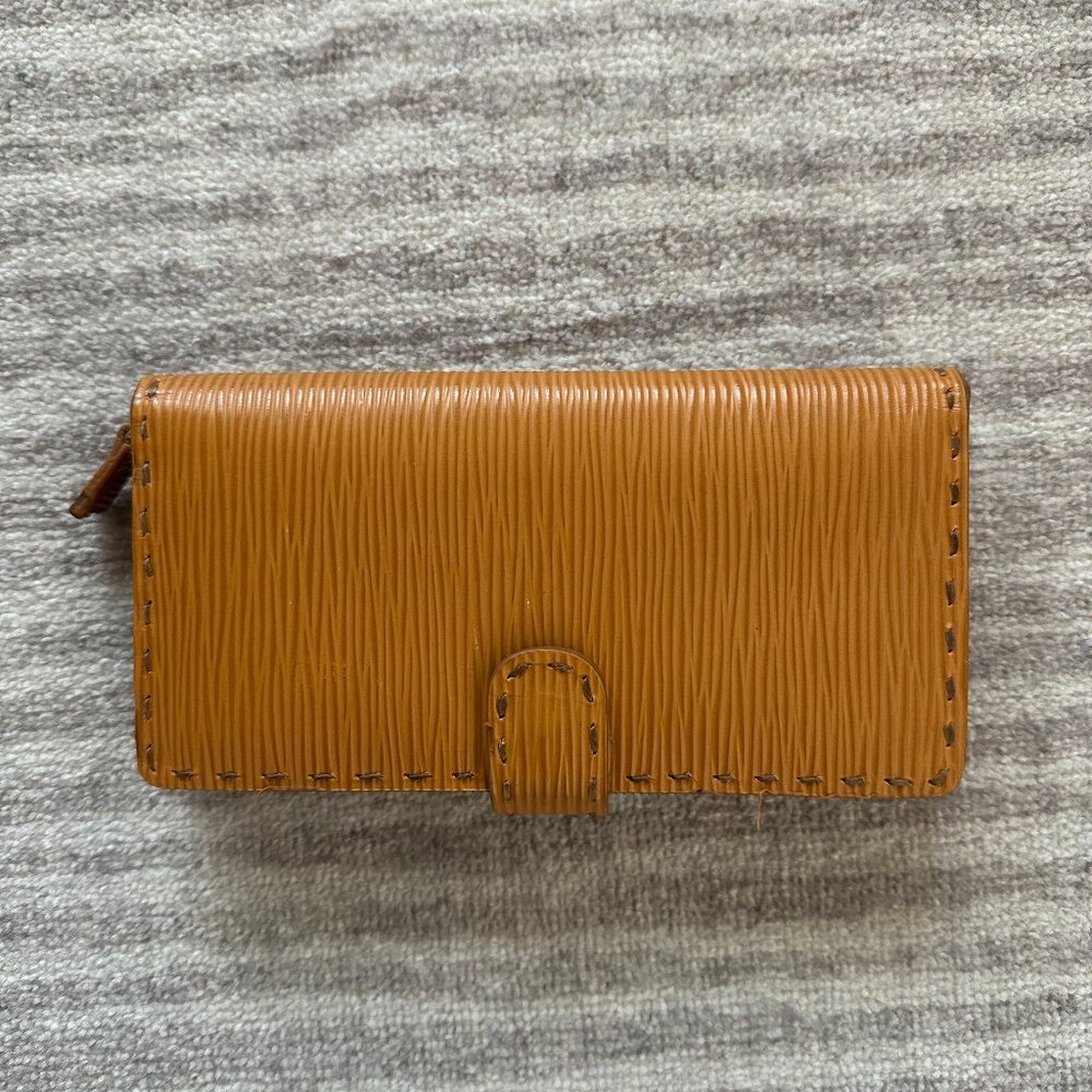 Carla Mancini Brown Leather Zip Wallet